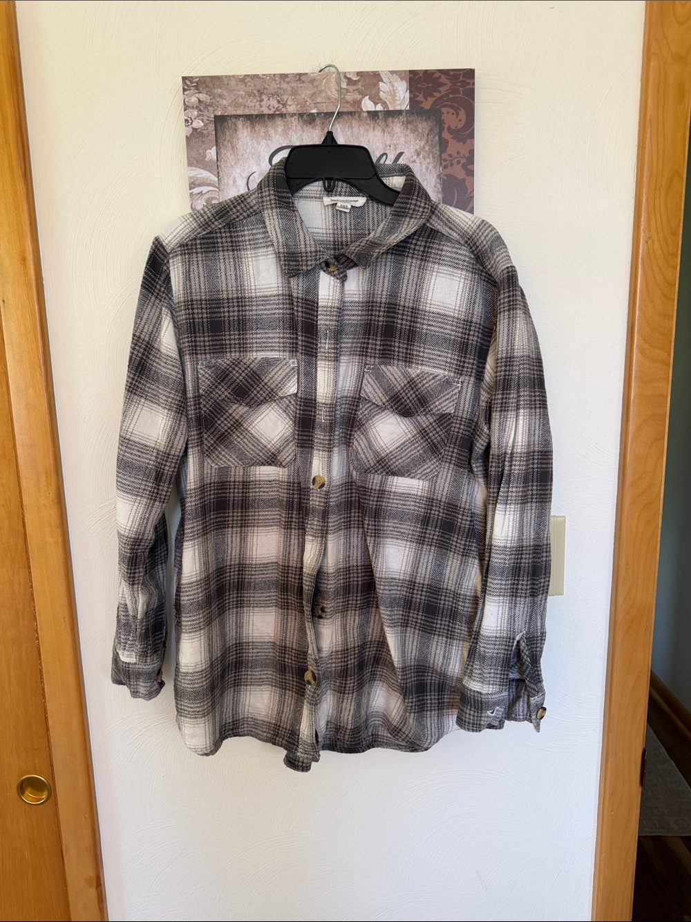 Beachlunchlounge Plaid Button-Up Shacket in Black, grayish/tan and white